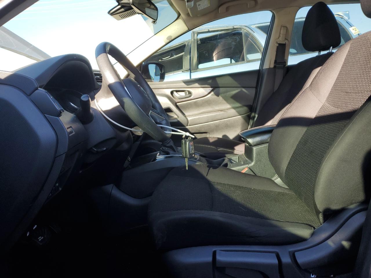 Nissan Rogue S Image 3