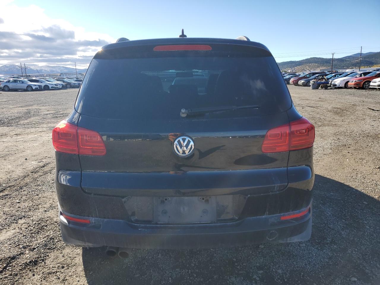 Volkswagen Tiguan S Image 3