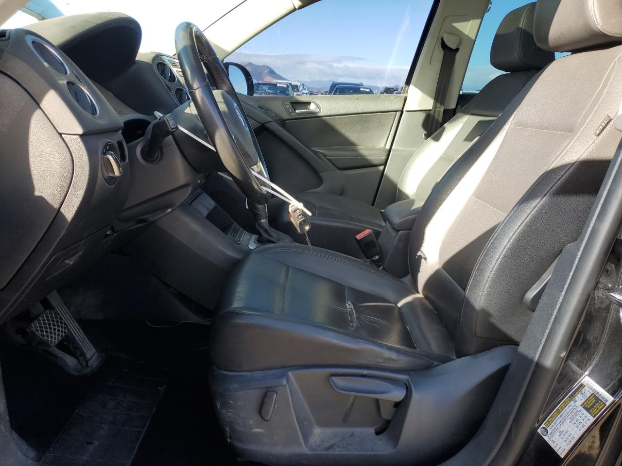 Volkswagen Tiguan S Image 9