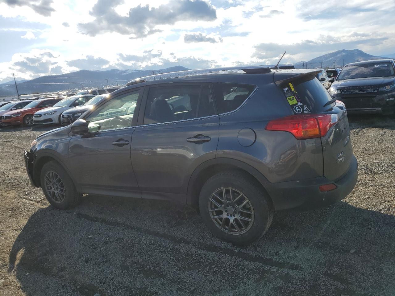 Toyota RAV4 Le Image 8