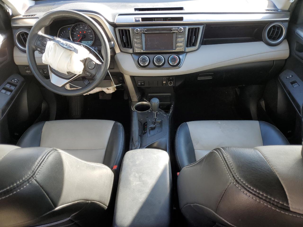 Toyota RAV4 Le Image 12