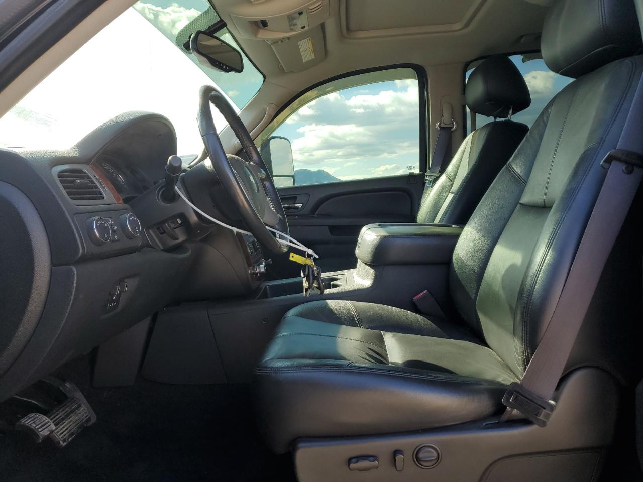 Chevrolet Silverado K3500 Ltz Image 5