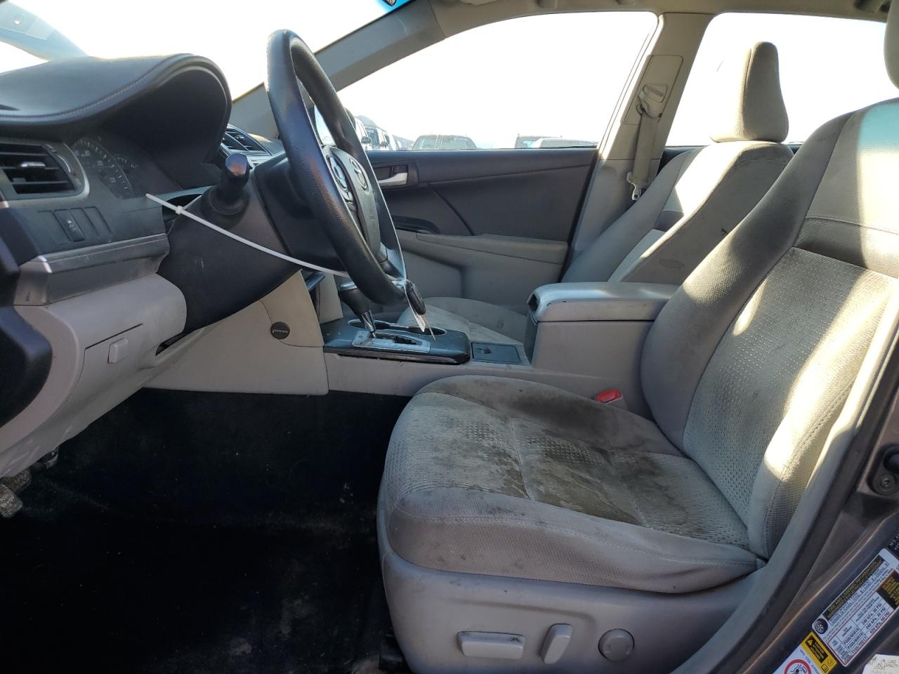 Toyota Camry L Image 12