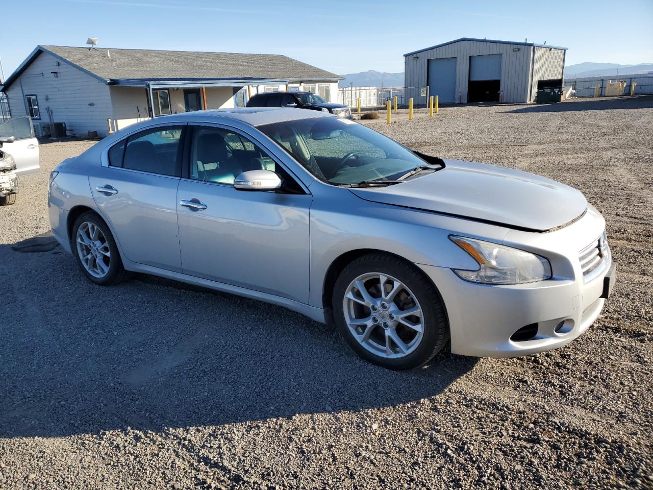 Nissan Maxima S Image 3