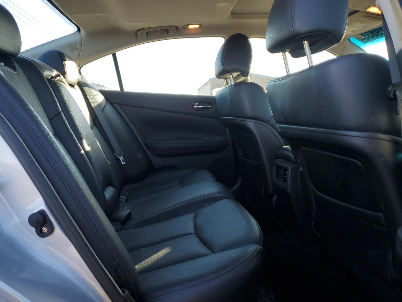 Nissan Maxima S Image 2