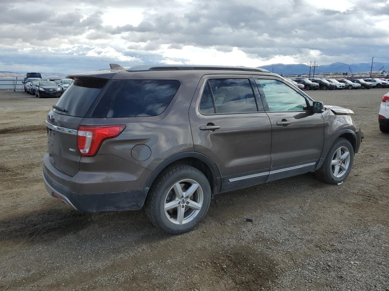 Ford Explorer Xlt Image 4