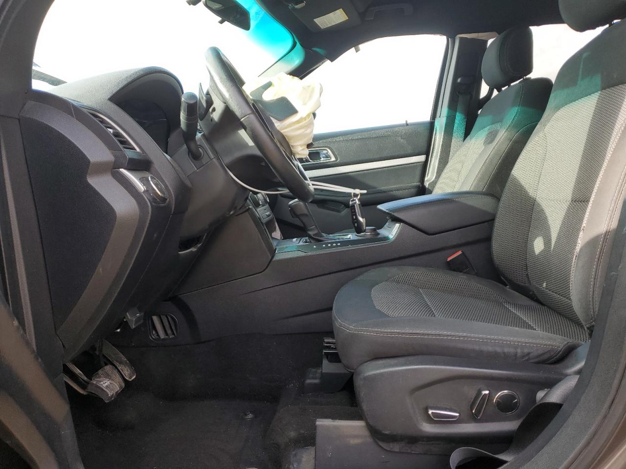 Ford Explorer Xlt Image 10