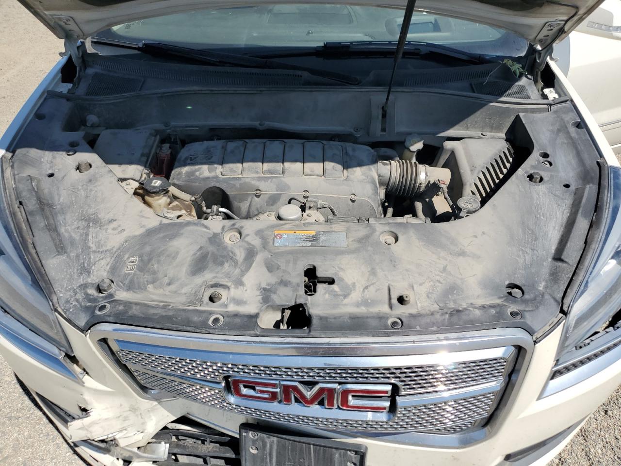 GMC Acadia Denali Image 11