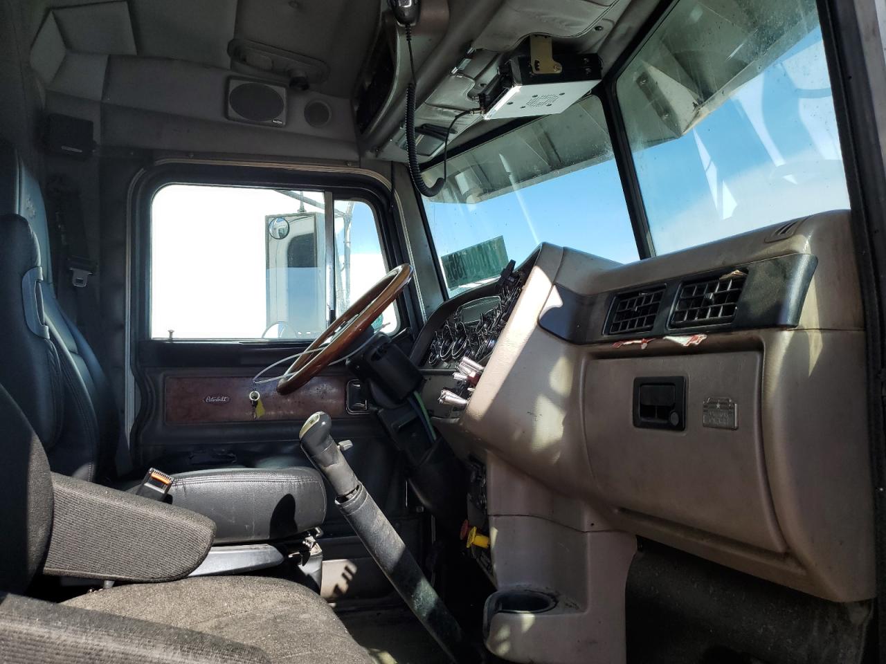 Peterbilt 379 Image 10