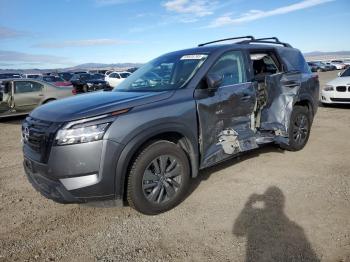  Salvage Nissan Pathfinder