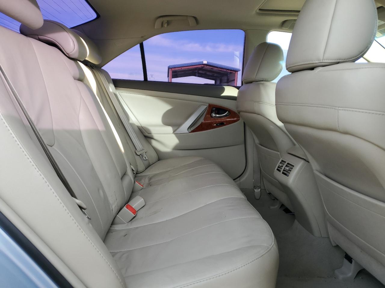 Toyota Camry Hybrid Image 9