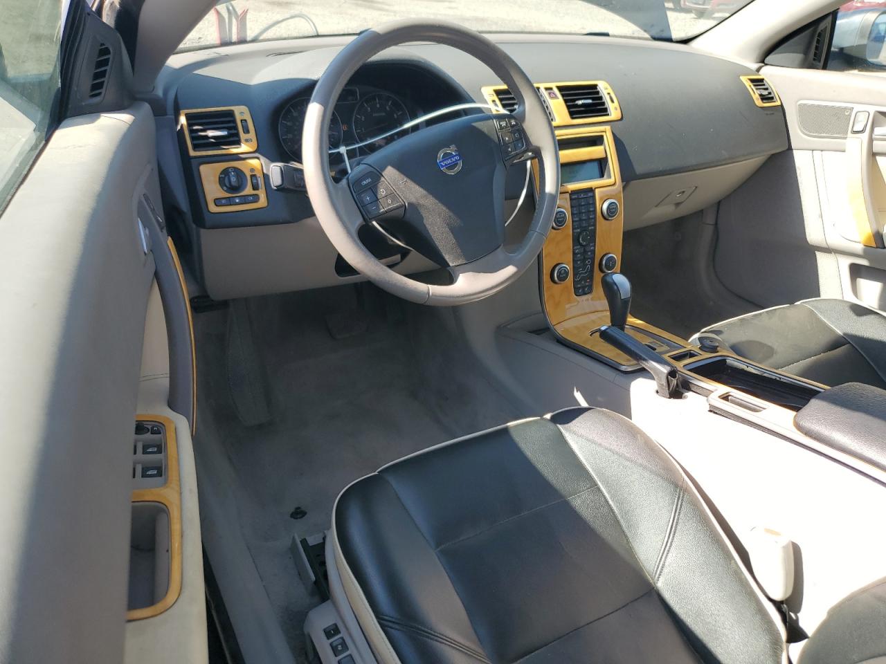 Volvo C70 T5 Image 6