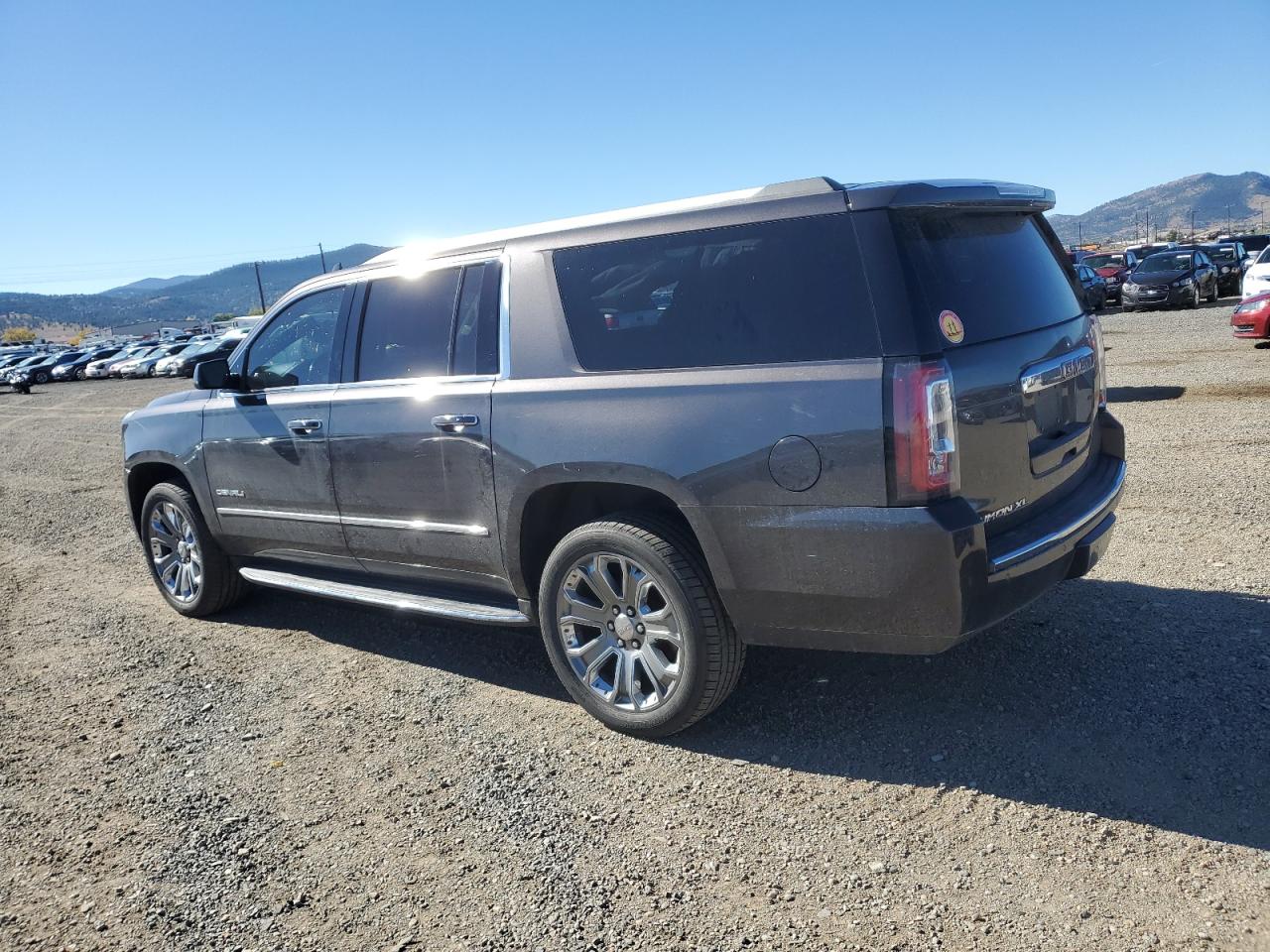 GMC Yukon Denali Image 13