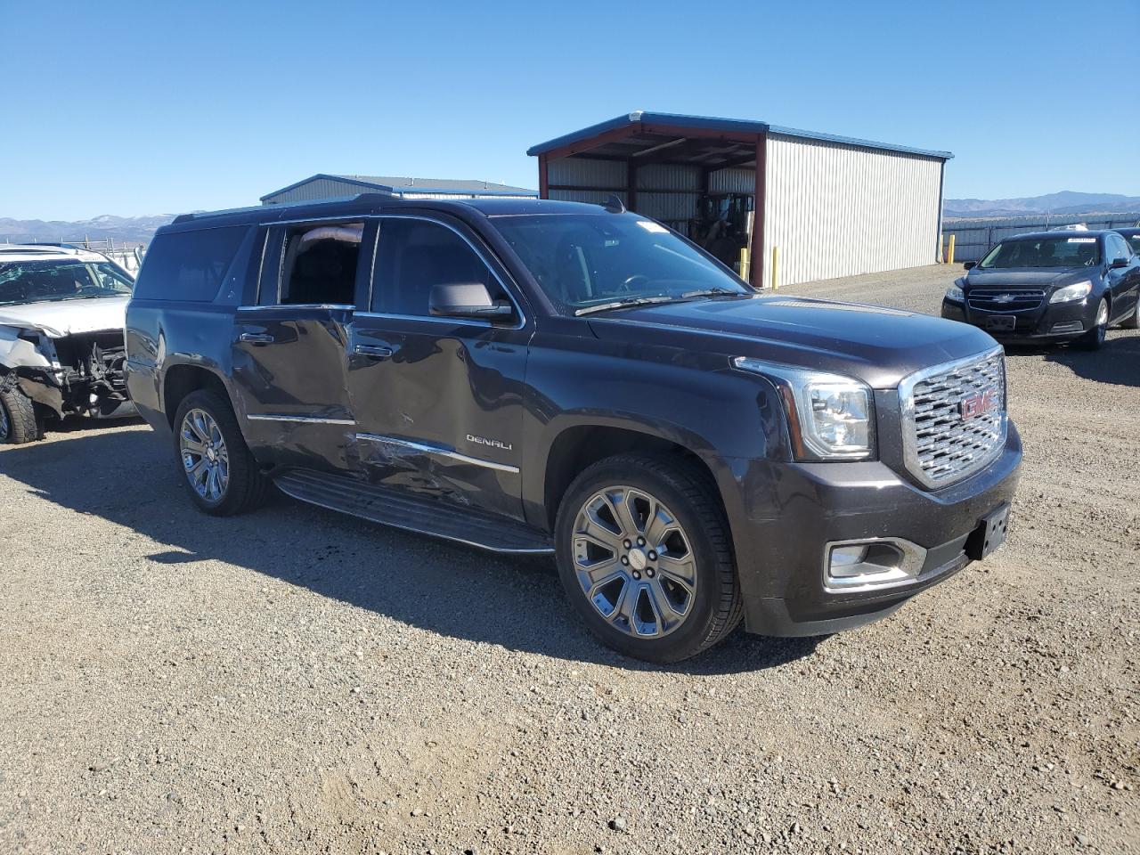 GMC Yukon Denali Image 14