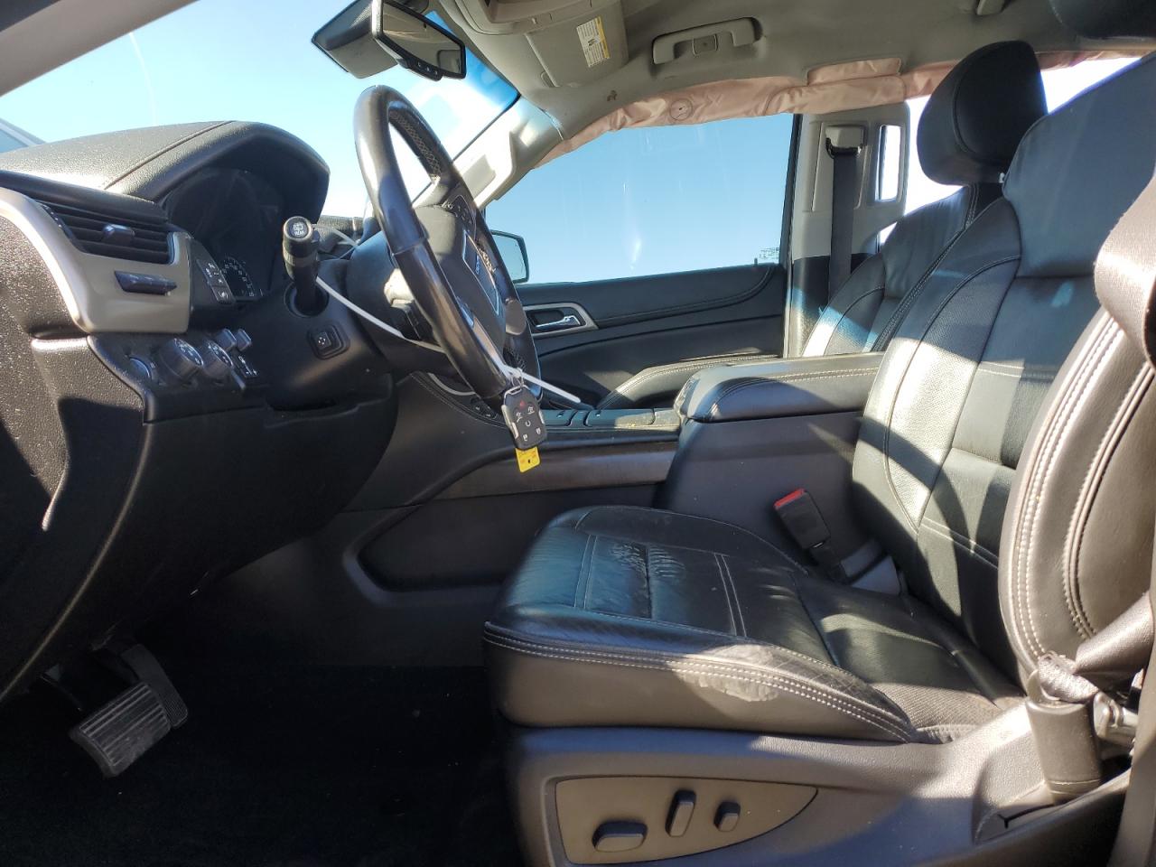 GMC Yukon Denali Image 5