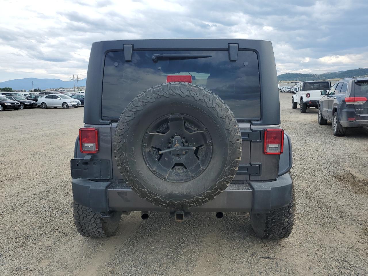 Jeep Wrangler Sahara Image 7