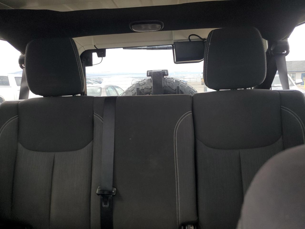 Jeep Wrangler Sahara Image 13