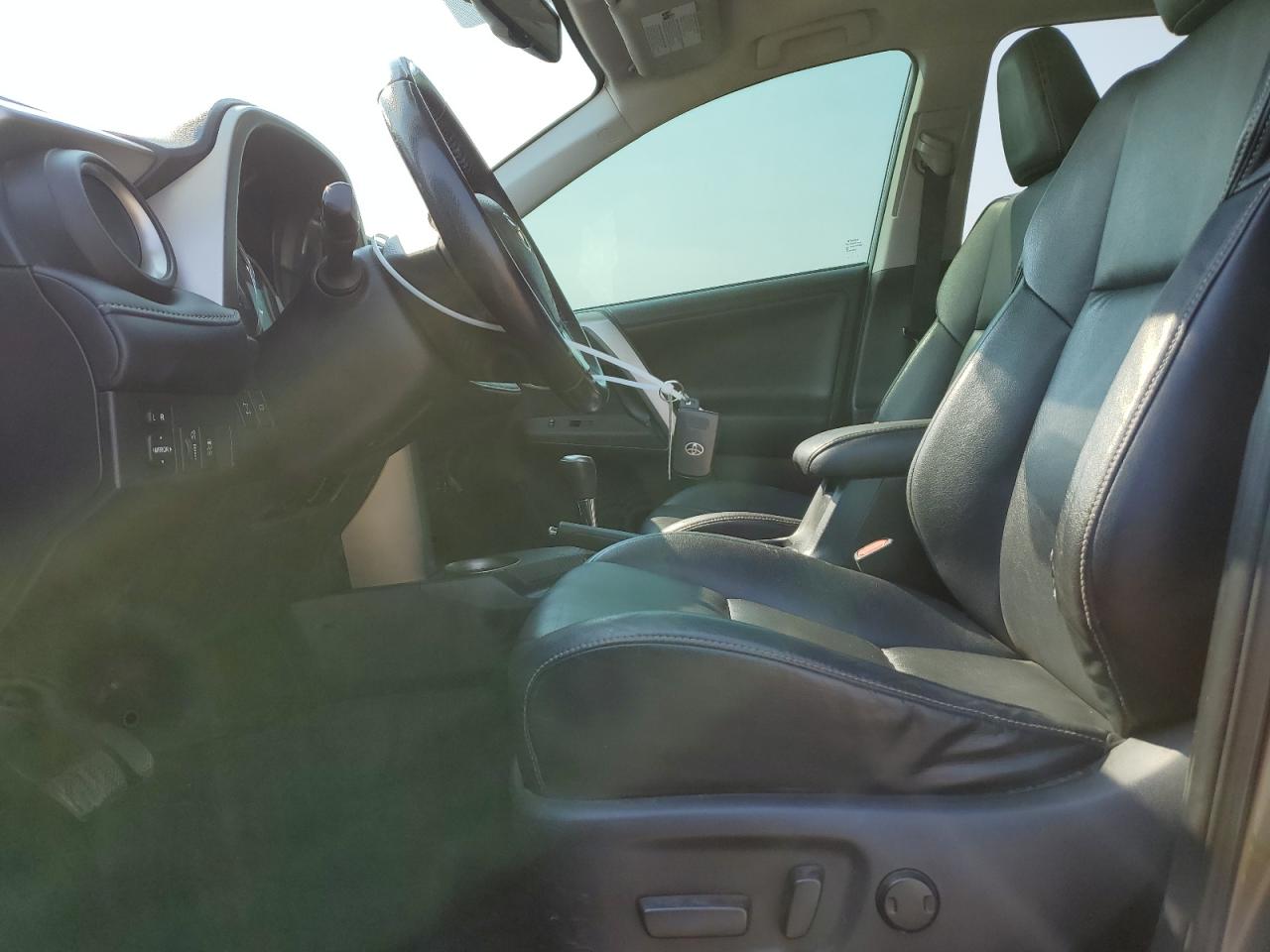 Toyota RAV4 Limited Image 4