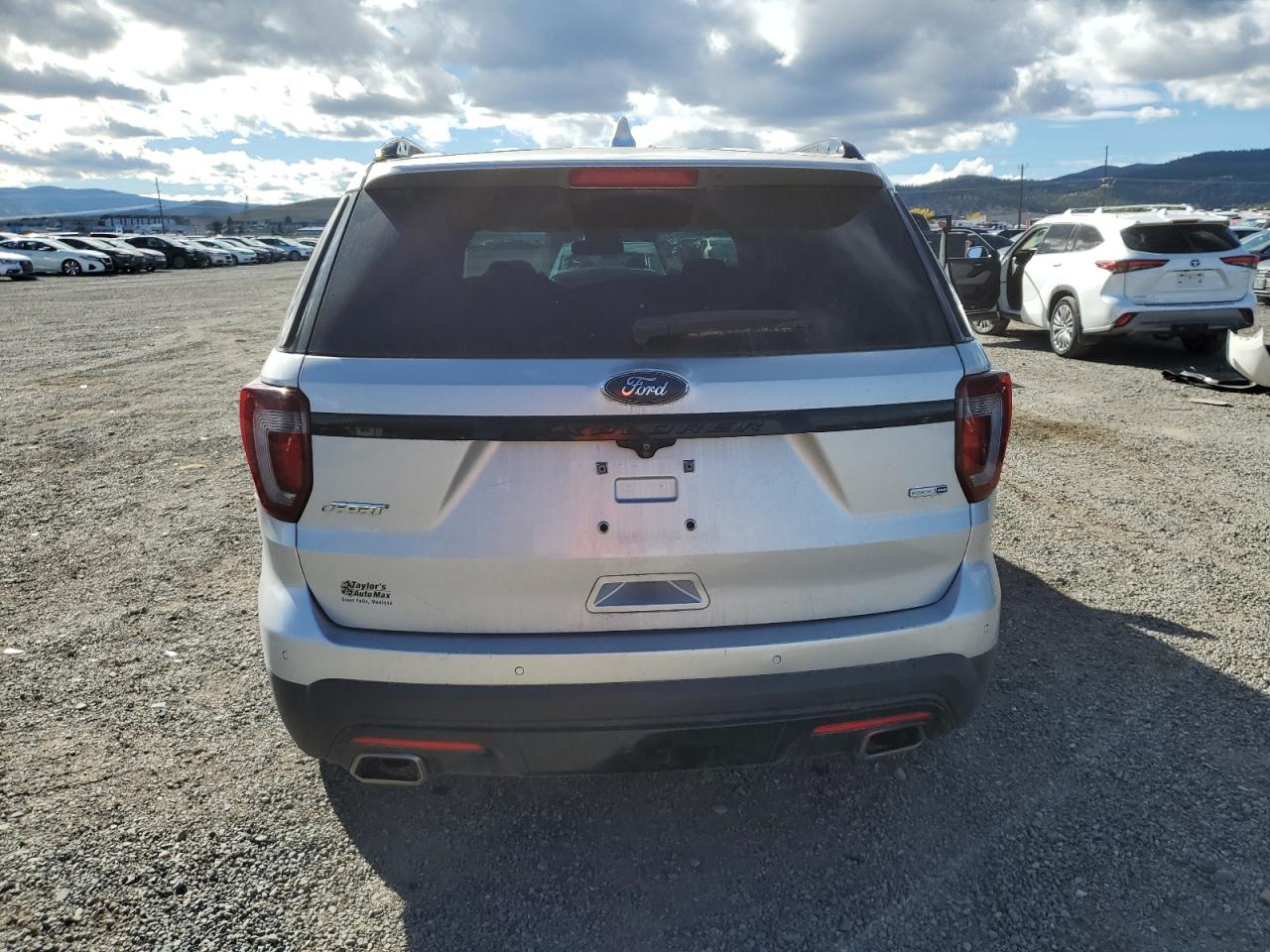 Ford Explorer Sport Image 14