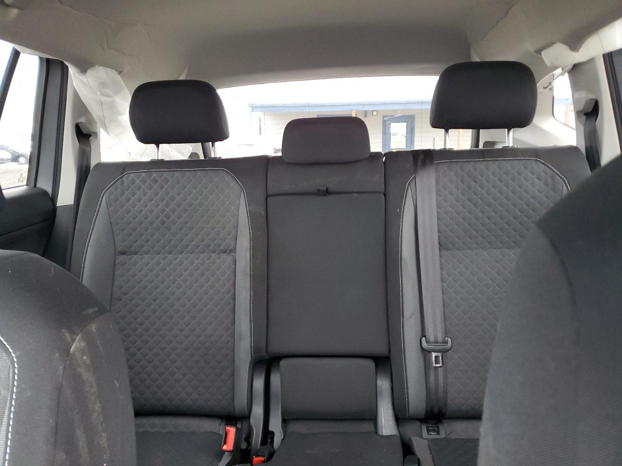 Volkswagen Tiguan S Image 9