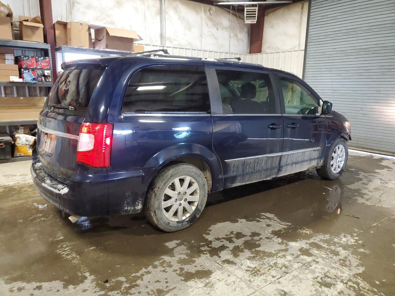 Chrysler Minivan Touring Image 8