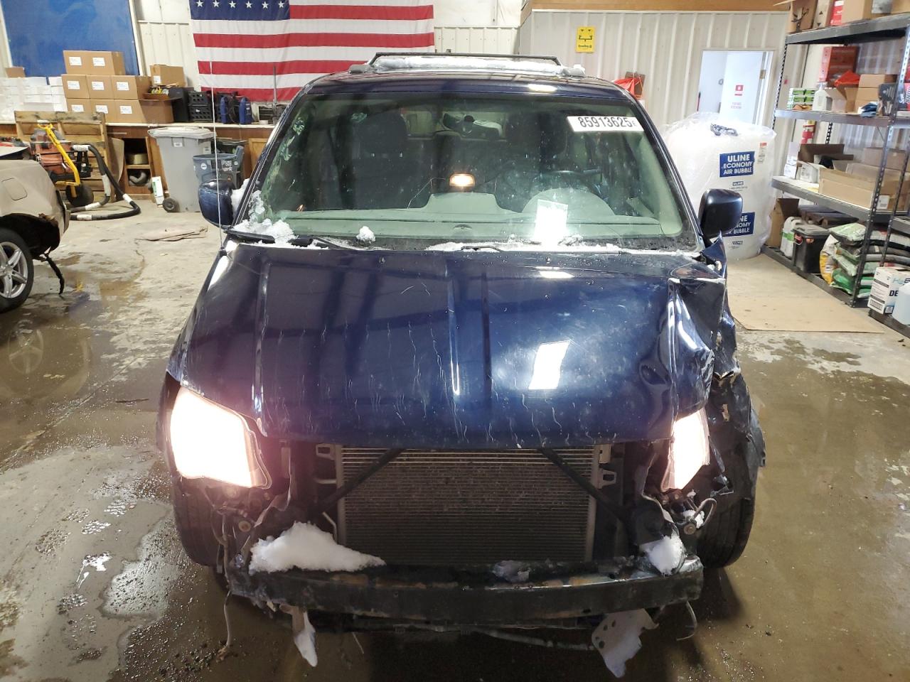 Chrysler Minivan Touring Image 9