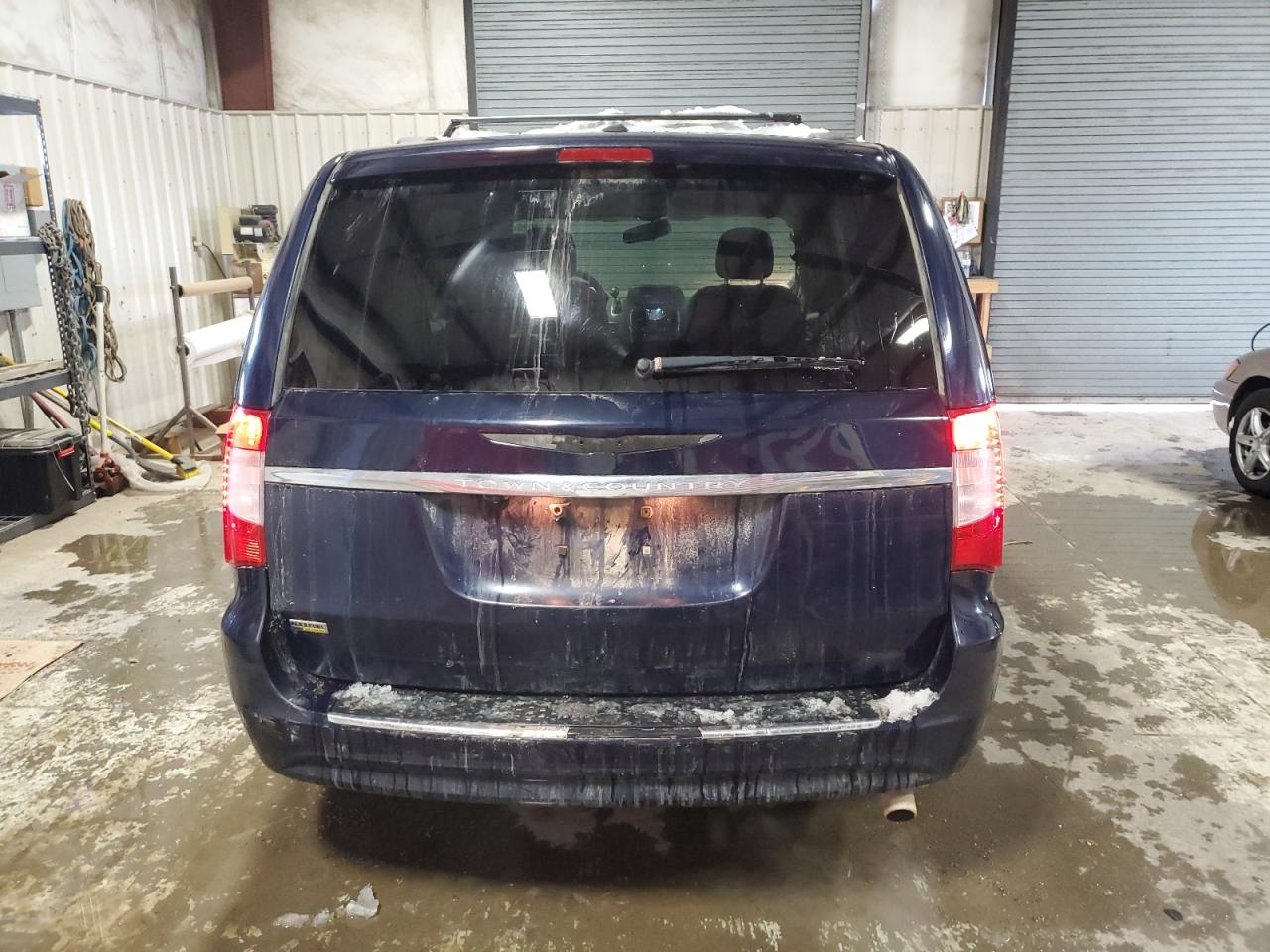 Chrysler Minivan Touring Image 11