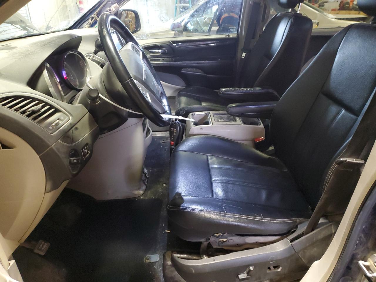 Chrysler Minivan Touring Image 12