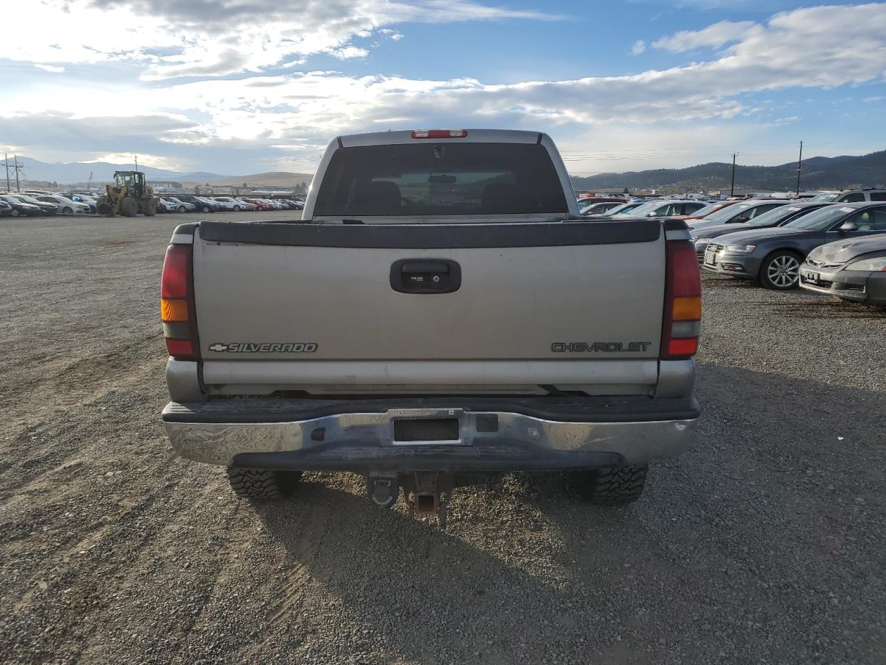 Chevrolet Silverado K2500 Heavy Duty Image 11