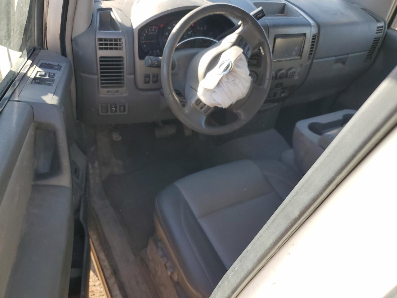 Nissan Titan Xe Image 6