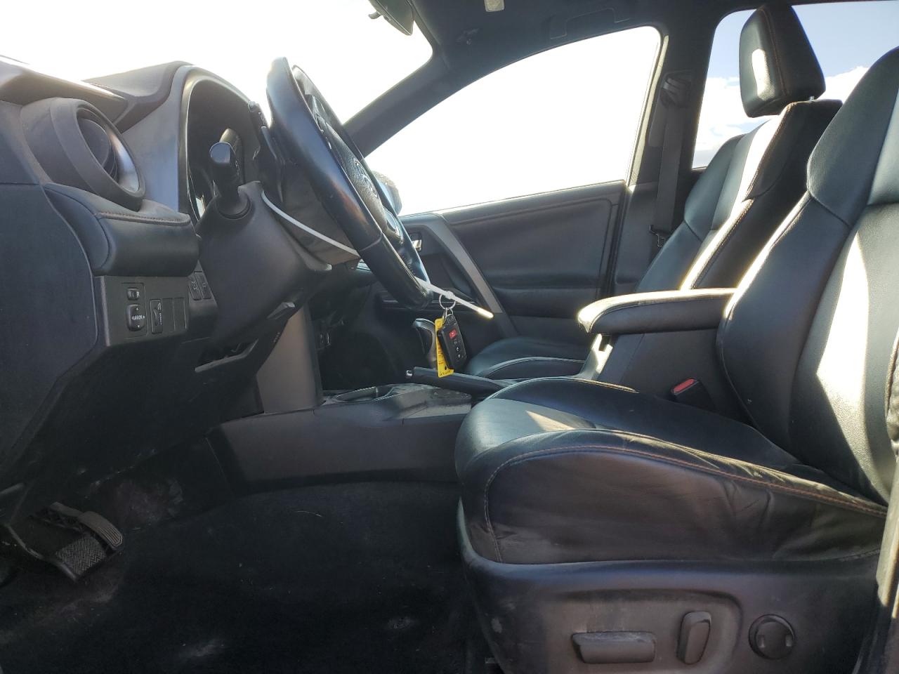 Toyota RAV4 Se Image 10