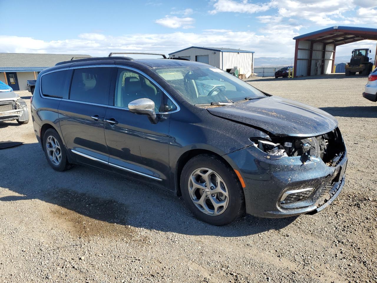 Chrysler Pacifica Limited Image 11
