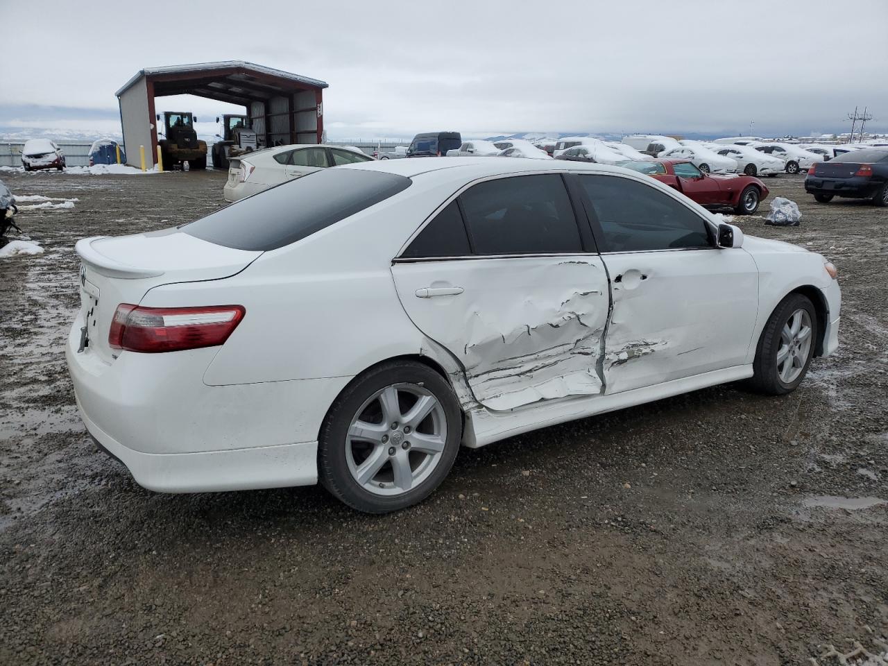 Toyota Camry Le Image 11