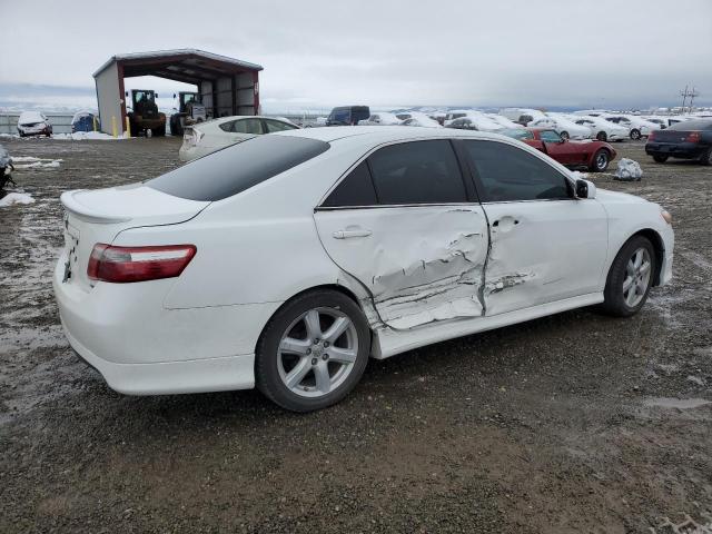 Toyota Camry Le Image 11