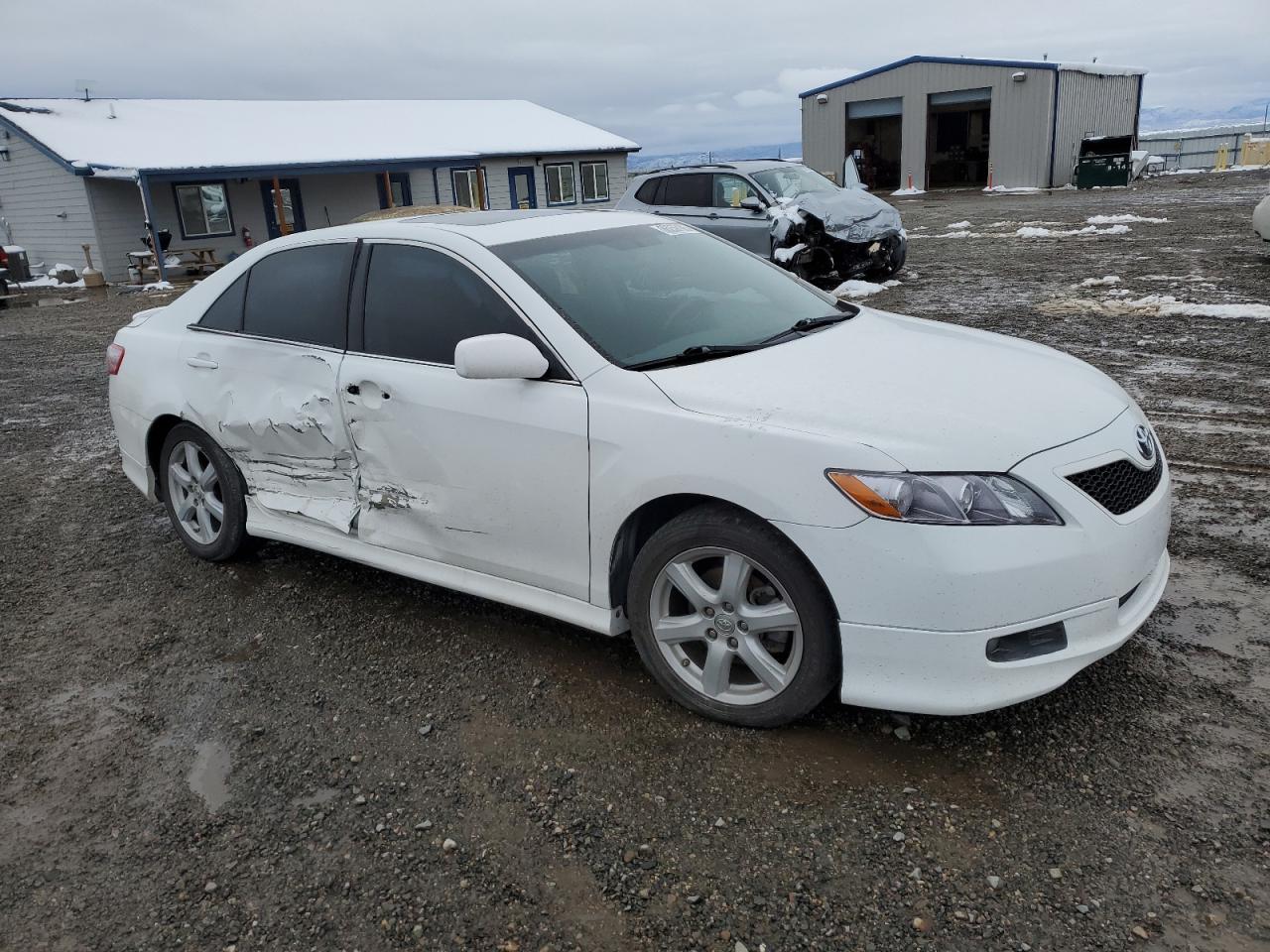 Toyota Camry Le Image 5