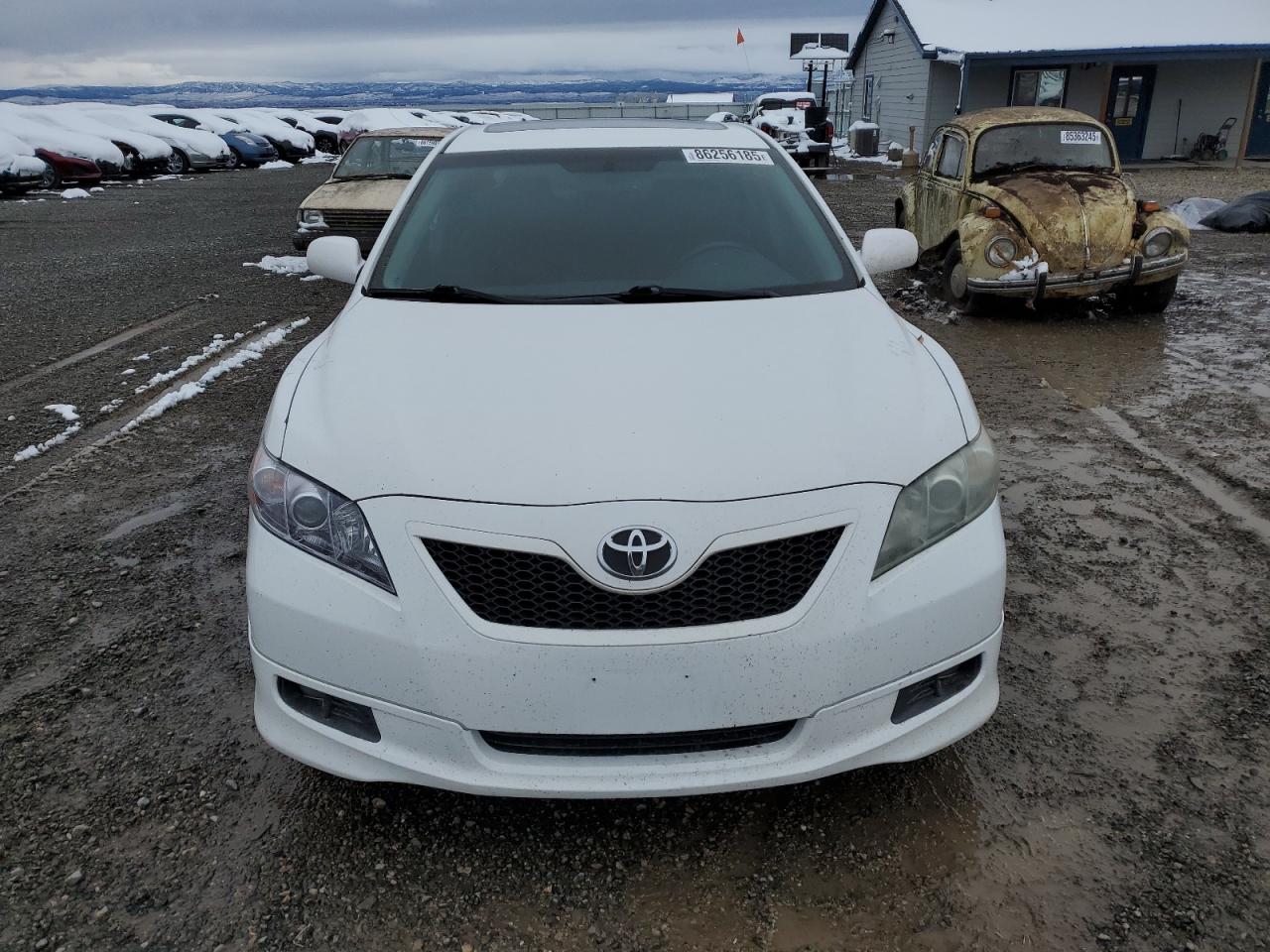 Toyota Camry Le Image 4