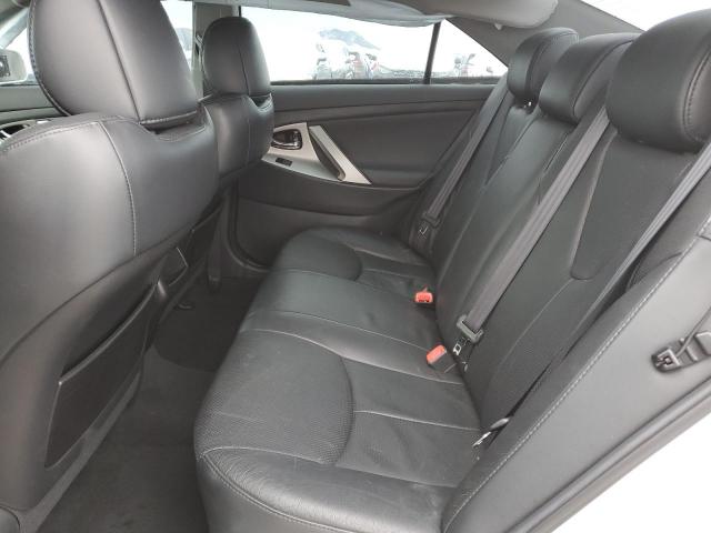 Toyota Camry Le Image 10