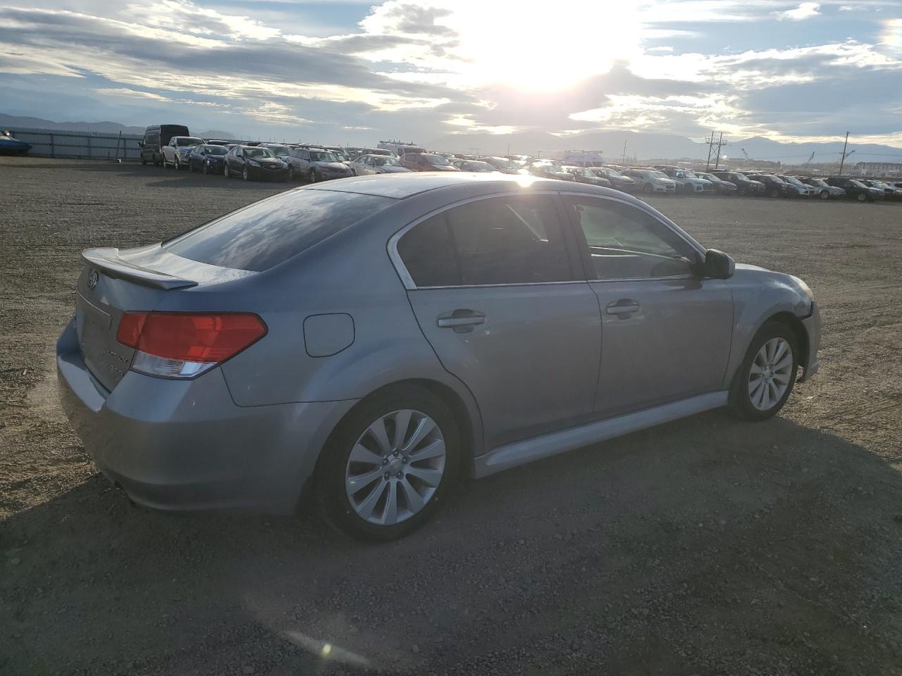 Subaru Legacy 3.6r Premium Image 2
