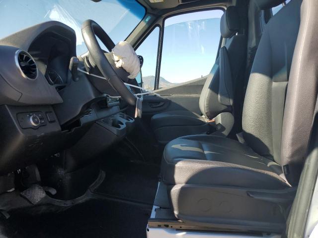 Mercedes-Benz Sprinter 2500 Image 6