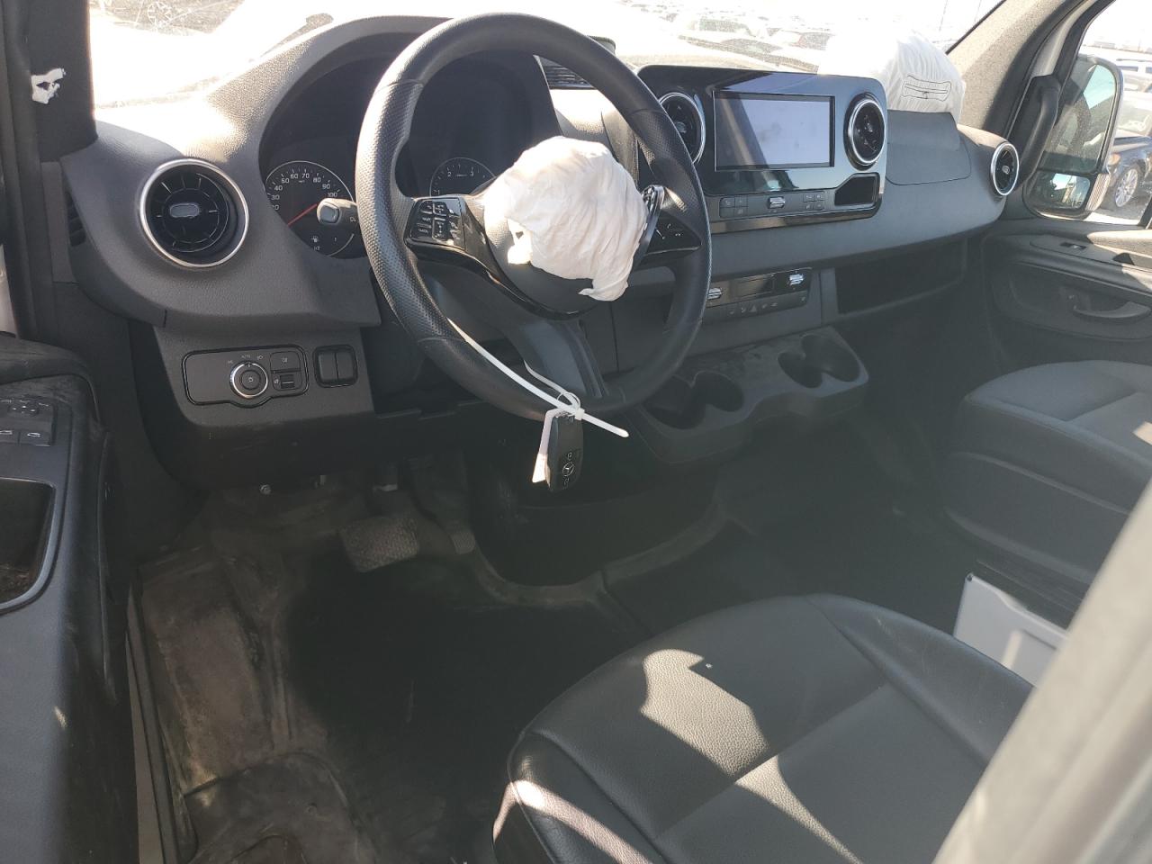 Mercedes-Benz Sprinter 2500 Image 13