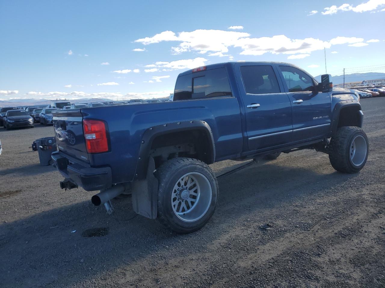 GMC Sierra K3500 Denali Image 11