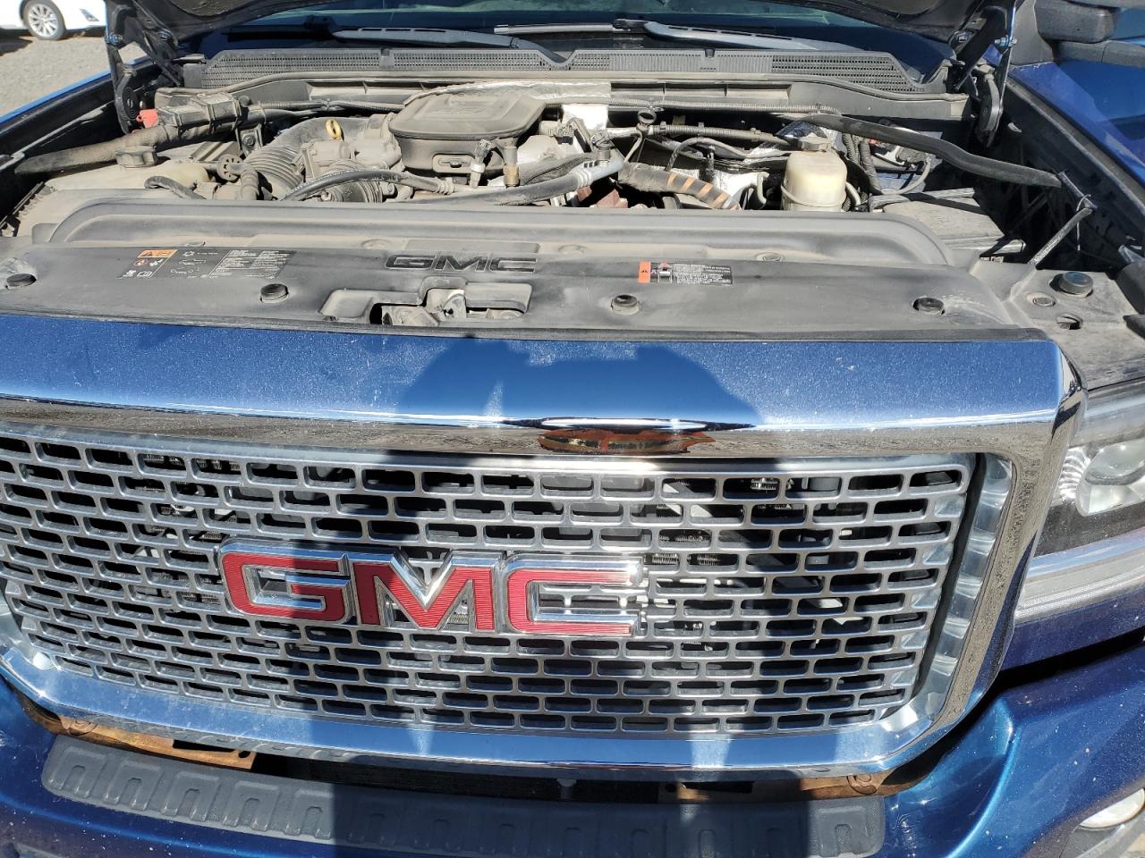 GMC Sierra K3500 Denali Image 10