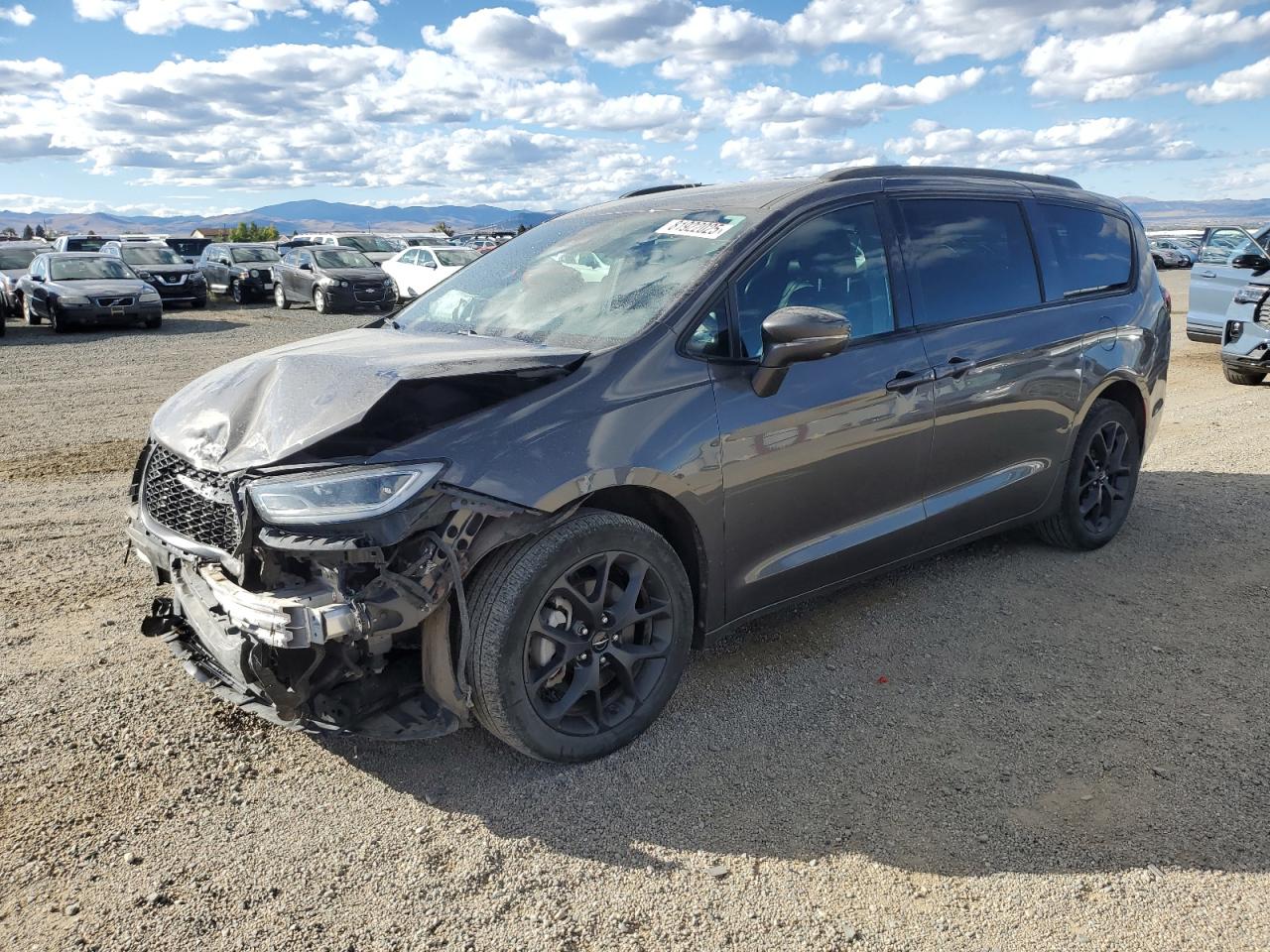 Chrysler Pacifica Touring L Image 1
