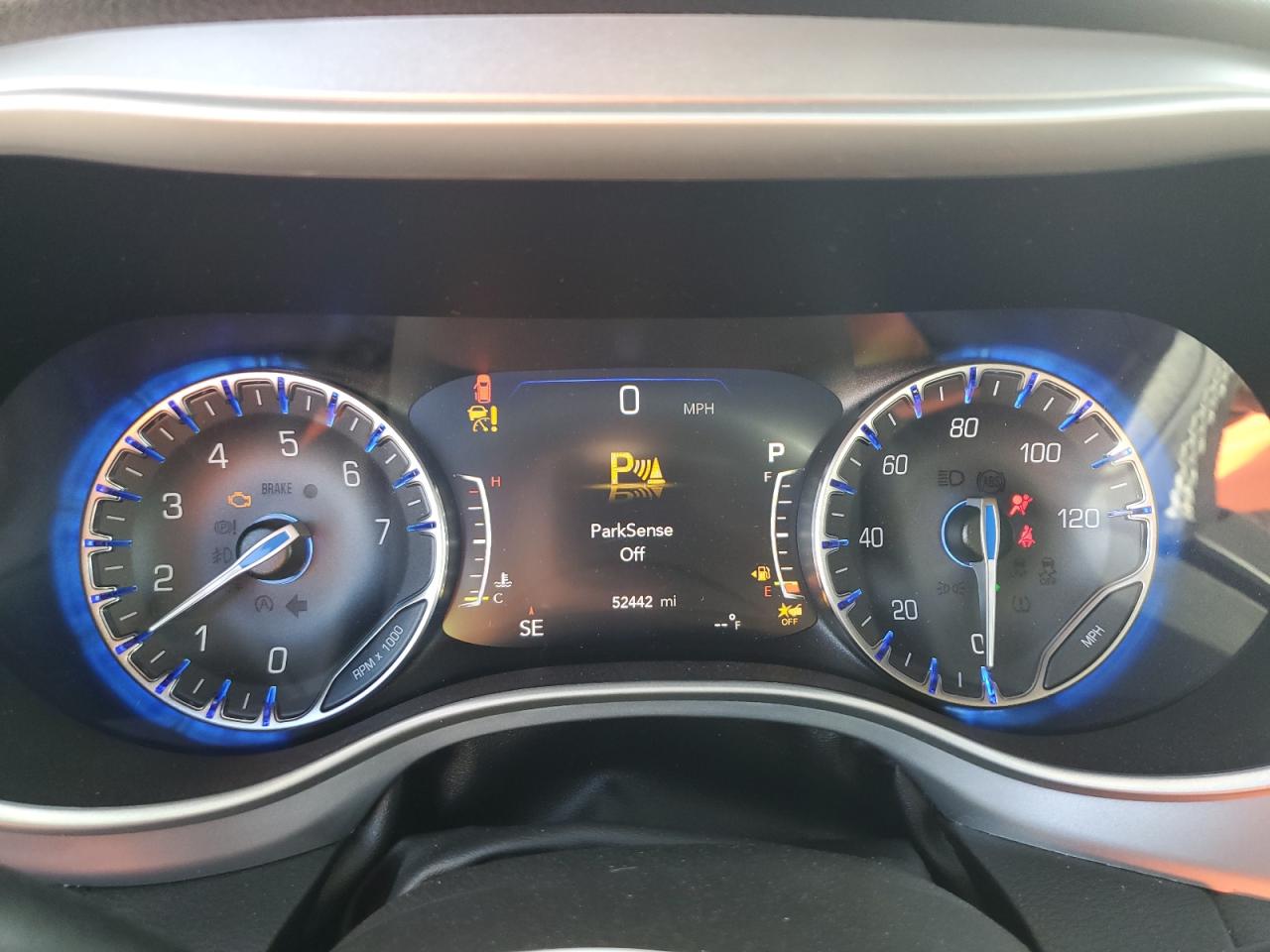 Chrysler Pacifica Touring L Image 6