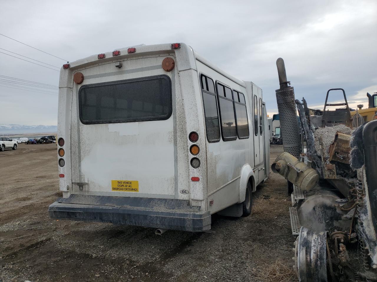 Ford Econoline E450 Super Duty Cutaway Van Image 2