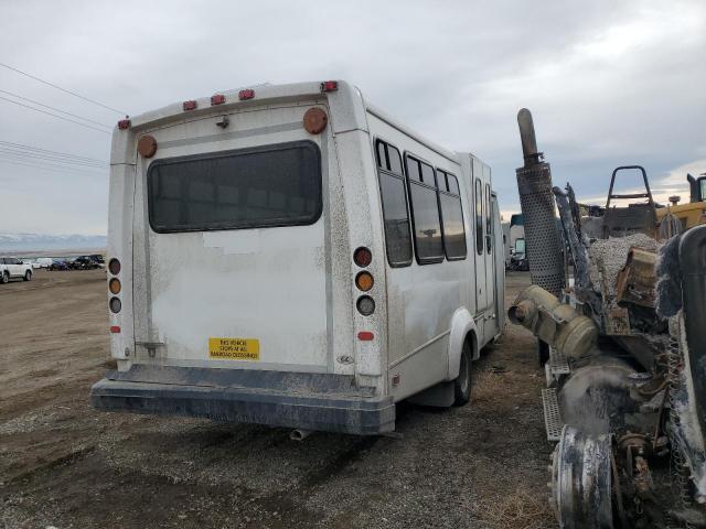 Ford Econoline E450 Super Duty Cutaway Van Image 2