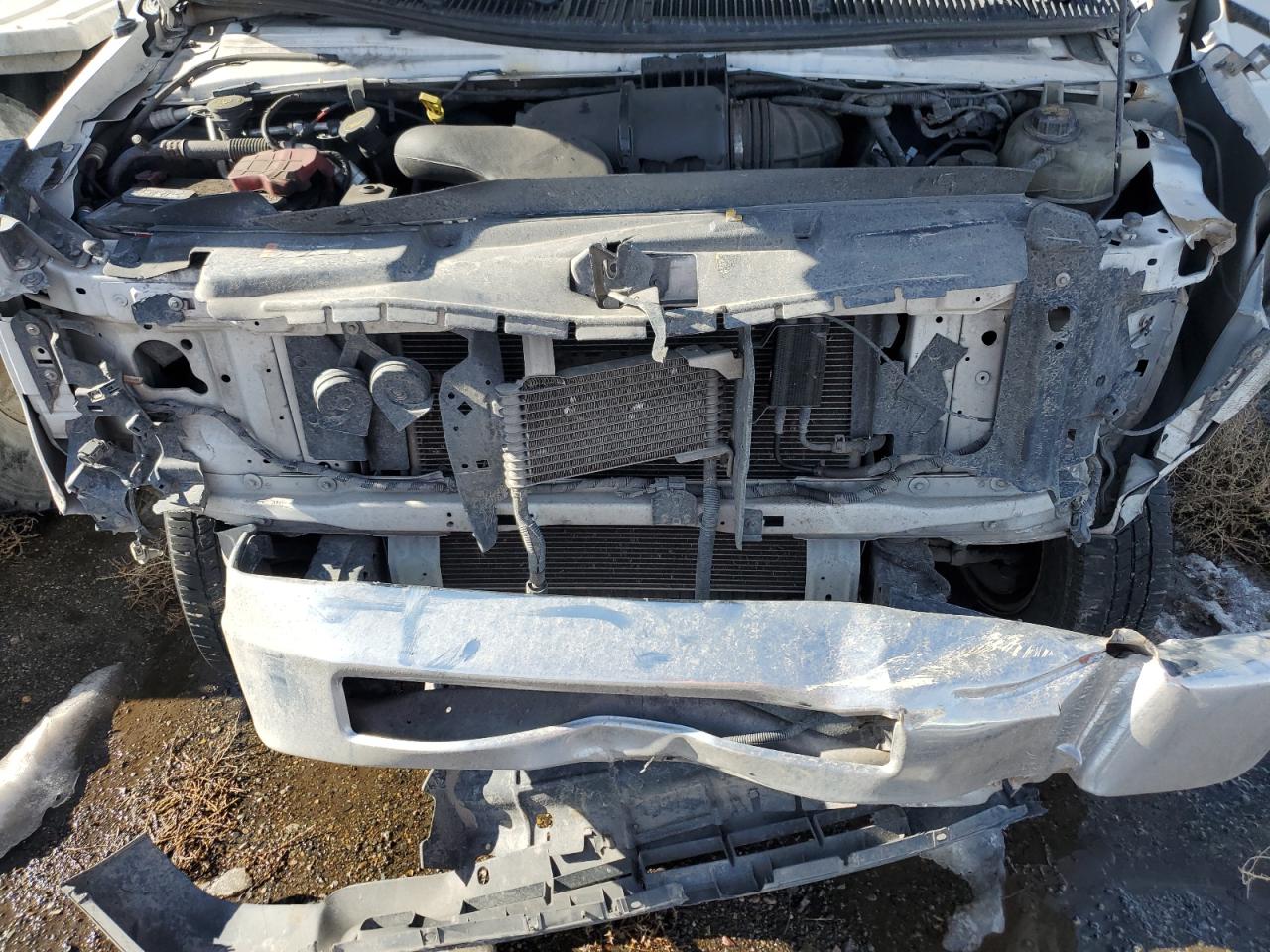 Ford Econoline E450 Super Duty Cutaway Van Image 10