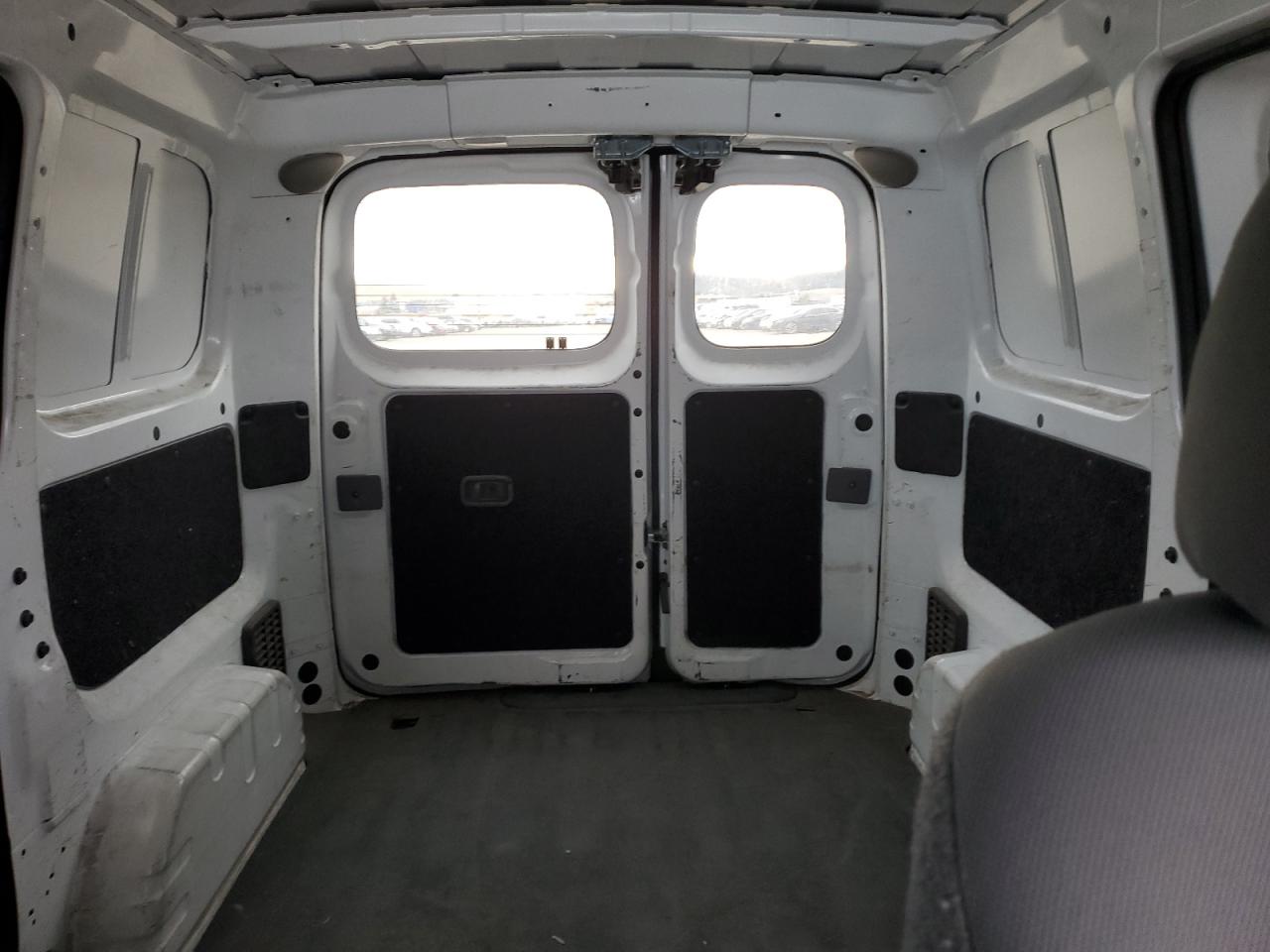 Nissan Nv 2.5s Image 12