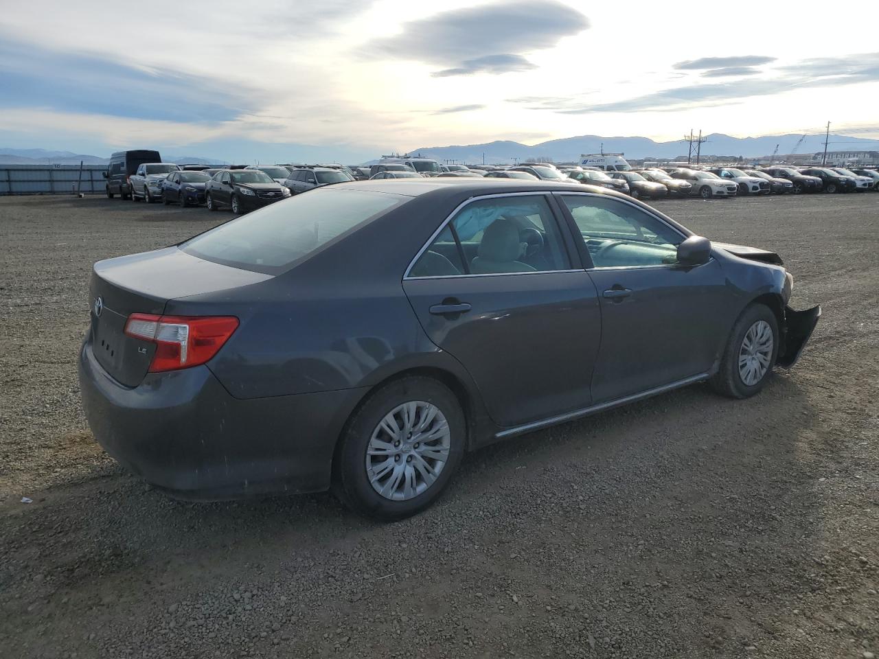 Toyota Camry Base Image 4