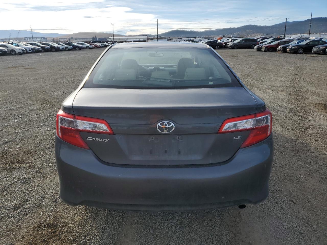 Toyota Camry Base Image 9